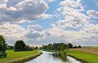 [Translate to Französisch:] Hausboot fahren in Frankreich, mit Kuhnle-Tours auf den schönsten Kanälen unterwegs